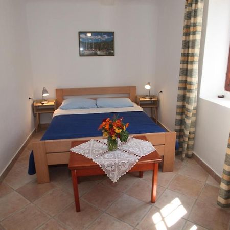 Apartments Anita Veli Losinj Bagian luar foto