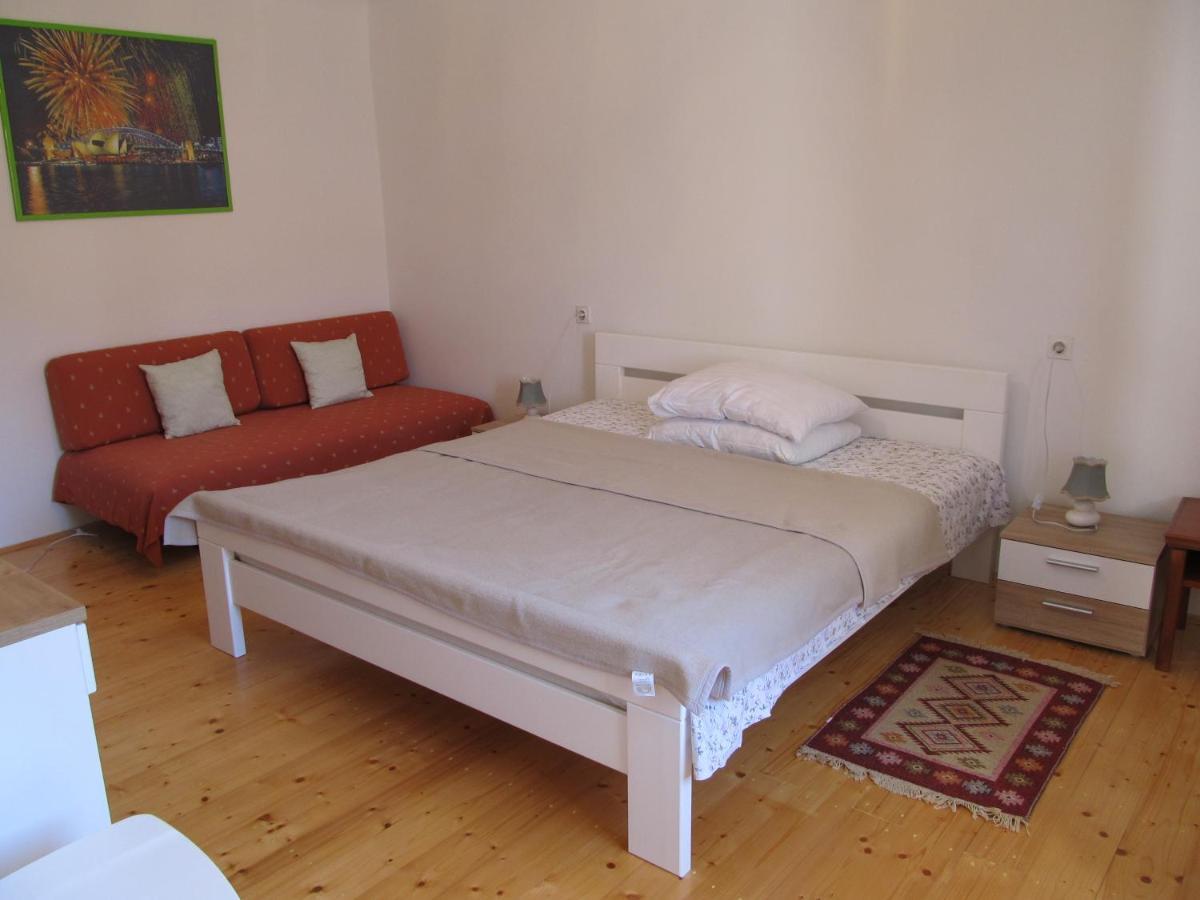 Apartments Anita Veli Losinj Bagian luar foto